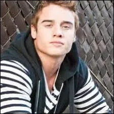 Avec qui Griffin sort-il dans la saison 3 ?