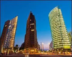 Dans quelle ville d'Europe la Potsdamer Platz est-elle située ?