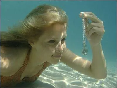 Où Emma travaille-t-elle ?