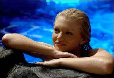 Dans la première saison, avec qui, Rikki finit-elle par sortir ?