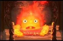 Qui fournit l'énergie nécessaire à la magie du Château ambulant ?