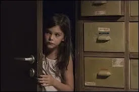 Quel objet Éa utilise-t-elle pour s'enfuir de chez elle et gagner Bruxelles ?