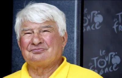 Voici « Poupou » (Raymond Poulidor), populaire coureur cycliste français.