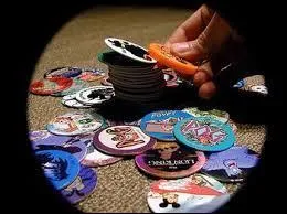 Ces petits ronds cartonns et illustrs taient  la mode durant la deuxime moiti des annes 90 dans la cour de rcration, il s'agit des...