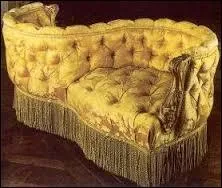 Comment nomme-t-on ce sige de salon en forme de  S  permettant de converser confidentiellement ?