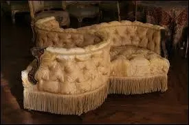 Comment s'appelle ce sige en forme d'hlice avec trois places assises ?