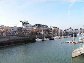 Cette ville se situe  ____ de Saint-Nazaire.