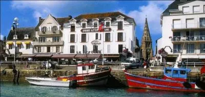 Commet se nomme le collge se situant au Pouliguen ?