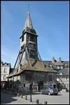 Plus grande glise en bois de France, l'glise Sainte-Catherine de Honfleur (XVe sicle), n'a pas de clocher sur son toit, mais  quelques mtres d'elle. Pourquoi ?