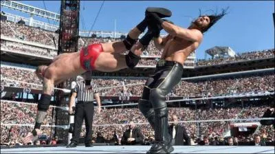 Qui s'impose entre Orton et Rollins ?