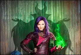 Dans  Descendants , qui joue-t-elle ?
