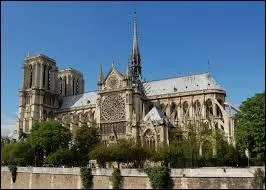 On passe une moitié de sa vie à attendre ceux qu'on aimera et l'autre moitié à quitter ceux qu'on aime !