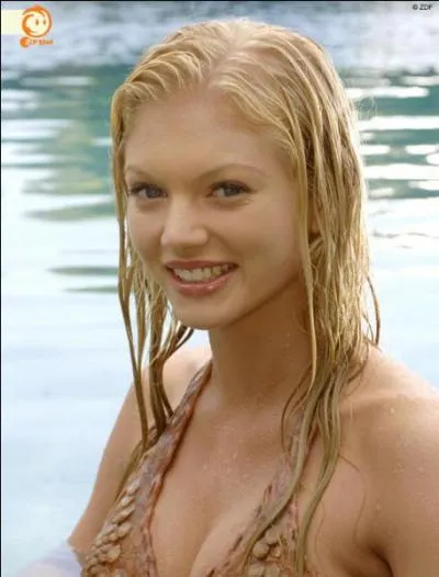 Cette blonde s'appelle...