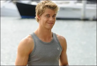 Comment s'appelle ce beau jeune homme ?