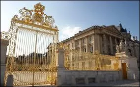 Louis XIII construira un bâtiment très près du futur emplacement du château de Versailles à partir de septembre 1623. Au départ, qu'était cette construction ?