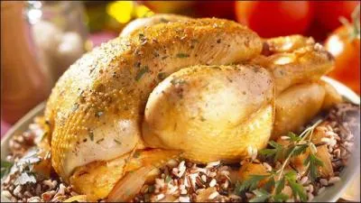 Quel est le nom de ce magnifique poulet castré que vous choisirez de farcir au foie gras, aux marrons ou aux cèpes pour le réveillon ?