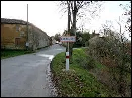 Petit village midi-pyrénéen de 82 habitants dans le Pays des Portes d'Ariège-Pyrénées, Lescousse se situe dans le département ...