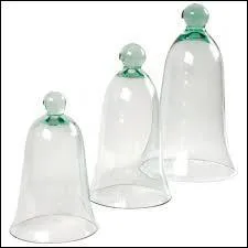 Retrouvez la chanson interprétée par Edith Piaf et les Compagnons de la chanson :