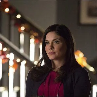 Qui est Jo par rapport à Alaric ?