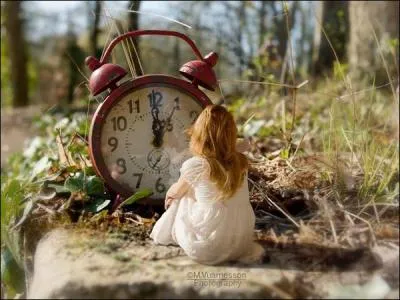 On chante une petite comptine pour se changer les idées, aidez-moi à la compléter : "quelle heure est-il, Madame......, sept heures moins le quart Madame......"