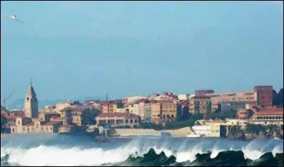 Un des plus anciens musées (1966) dédiés à la cornemuse se trouve dans la ville de Gijon : dans quelle région/pays ?