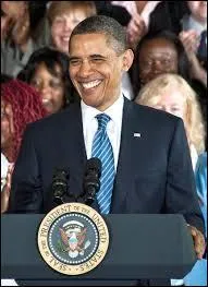 44ème Président des Etats-Unis d'Amérique et premier Président afro-américain, dansant sur les paroles oh combien significatives de At last, susurrées par Beyoncé, Barack Obama a été élu à quelle date ?