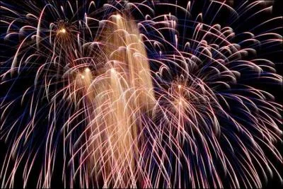 Feux d'artifice et flonflons ponctuent deux grands moments de l'année en France : le réveillon du Nouvel An et ?