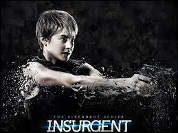 Contre qui Tris se bat-elle dans cette faction ?