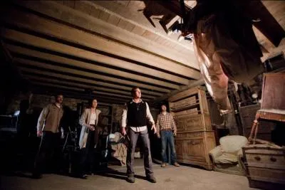 A ce moment du film qui se retrouve possédée sur cette chaise ?