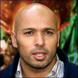 Il est connu comme membre du duo comique Éric et Ramzy. Qui est-ce ?