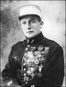 Quel fait d'arme de Charles Nungesser est faux ?