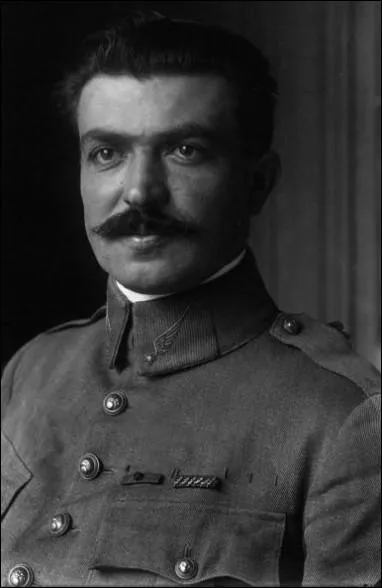 De quel pilote le commandant Brocard a-t-il demandé «qu'il fiche le camp de son escadrille» ?