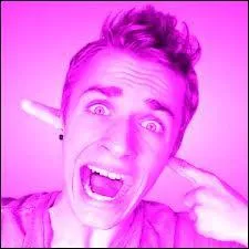 Si je vous dis que la personne ci-contre se nomme "Lucas Hauchard" et est née le 27 janvier 1996, à qui pensez-vous ?