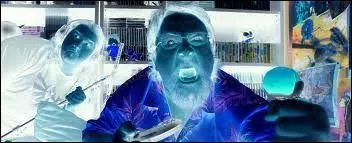 Je vous présente le Joueur du Grenier, alias Frédéric Molas. En général, que fait-il dans ses vidéos ?