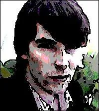 Le nom "Florian Ibry" ne doit rien vous dire, mais peut-être connaissez-vous mieux "Elvis Grandier". Sa chaîne sur YouTube est "Le Ciné d'Elvis". Comment s'appelle sa petite amie, qui apparaît quelques fois dans ses vidéos ?