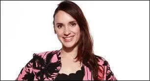 Parlons maintenant de la jeune Natoo. En réalité, elle se nomme Nathalie Odzierejko. Son nom de famille doit vous paraître étrange puisqu'elle est d'origine polonaise. Elle a à son compte plus d'un million d'abonnés. Avant d'être youtubeuse, elle exerçait un autre métier. Lequel ?