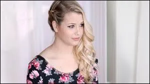 Et si on parlait de la jolie Marie ? Plus connue sous le pseudonyme de EnjoyPhoenix, elle est la youtubeuse beauté N°1 en France. Victime de harcèlement au lycée, les choses se sont arrangées pour elle grâce à YouTube. Quelle mention a-t-elle eu au bac ?