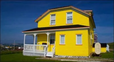 C'est un film réalisé par 	Amor Hakkar qui réunit Aya Hamdi et Amor Hakkar.