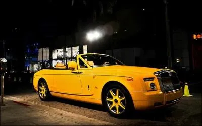 C'est un film réalisé par Anthony Asquith qui réunit Alain Delon et Ingrid Bergman.