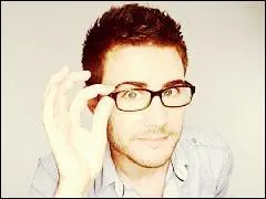 Qui suis-je ? Je suis né le 12 mai 1989, j'ai réalisé "Technophobe" et je tiens le site "jmefaischier.fr" !