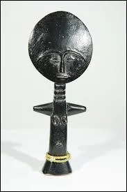 La poupée Ashanti, sculpture très répandue en Afrique de l'Ouest, est destinée à la santé.