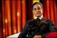 De quelle couleur est la robe de Katniss lors de l'&eacute;mission d'apr&egrave;s les jeux ?