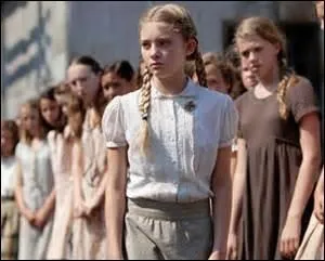 De quelle couleur &eacute;tait la robe de Katniss lors de la moisson ?