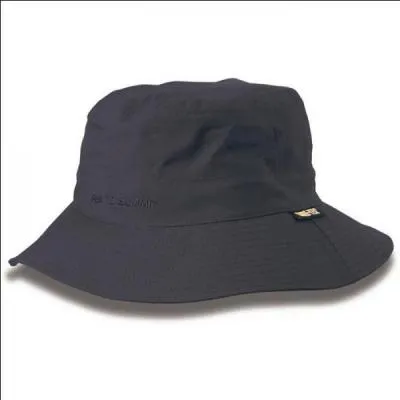 Je m'appelle Yvick, je suis un pote de Squeezie, Norman, Natoo... J'ai d'ailleurs participé à quelques courts métrages avec eux. L'un de mes sketchs le plus populaire est celui sur "La police". Qui suis-je ?