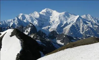 A combien culmine le mont Blanc en septembre 2015 ?