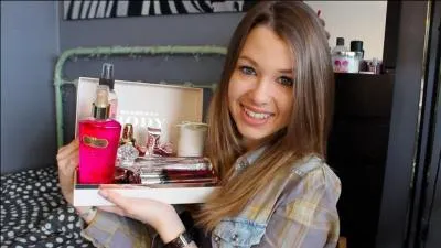 Enjoy Phoenix est un pseudonyme, quel est son véritable nom ?