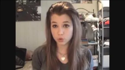 Comment s'intitule sa première vidéo sur YouTube ?