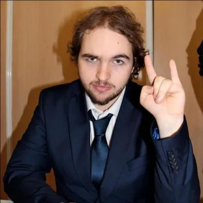 Linksthesun est aidé dans ses vidéos de Ouki et Plectrum. Mais, au fait, qu'est Plectrum ?