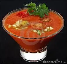 Quelle est cette soupe andalouse à base de tomates, poivrons, piments mixés, servie froide ?