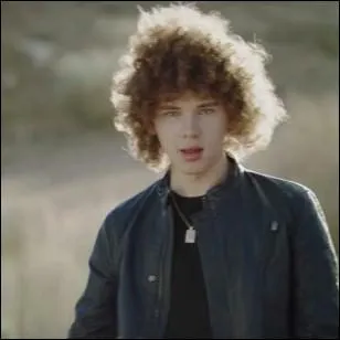 Comment s'appelle ce chanteur ?